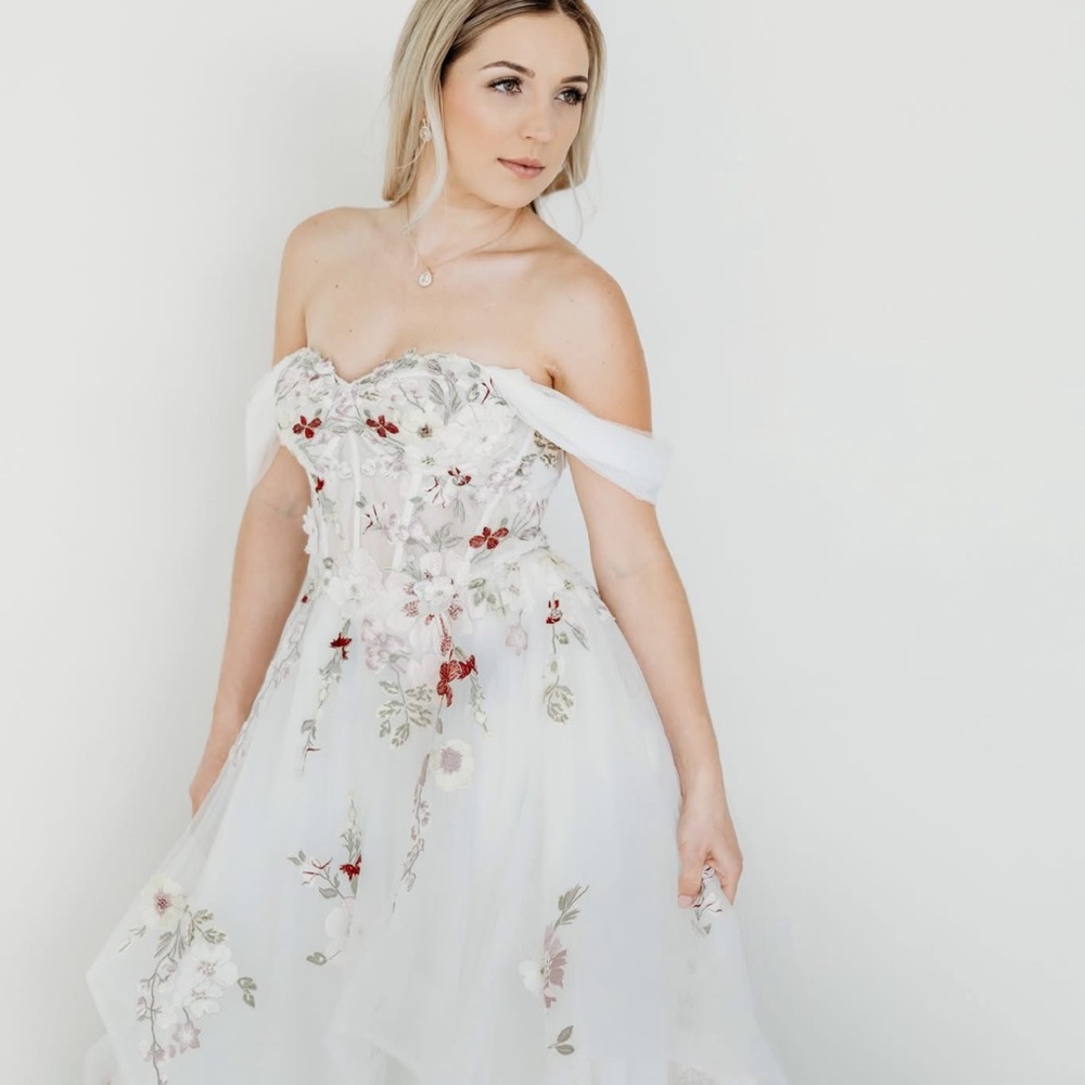PRIVATE LABEL WEDDING DRESS - Picture 4 of 9
